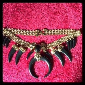 BEAUTIFUL GOLD TONE TRIBAL STYLE CHOKER💙